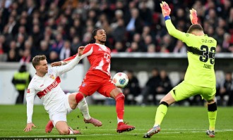 德甲-凯恩替补22分钟内戴帽 拜仁5-0斯图加特不败领跑