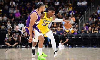 季前赛-布克24分里夫斯20分 詹东缺阵湖人81-103负太阳