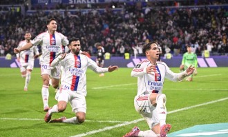 20岁葡萄牙新星世界波助里昂逆转斯特拉斯堡，终结2连败并升至法甲第4