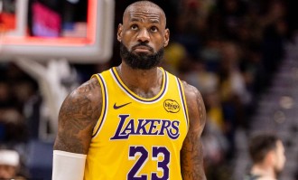 曝湖人高层对詹姆斯不满 曾想不续约交易他