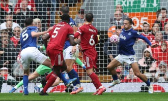 1.16亿天王转会引爆争议！拜仁大佬酸葡萄言论藏英超德甲暗战