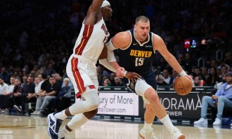 韧带没损伤！约基奇遭左膝过度伸展 将在四周后复查