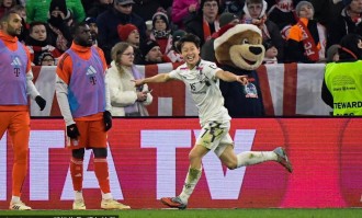 拜仁慕尼黑大胜沃尔夫斯堡：德甲重启，乌龙球纪录之夜